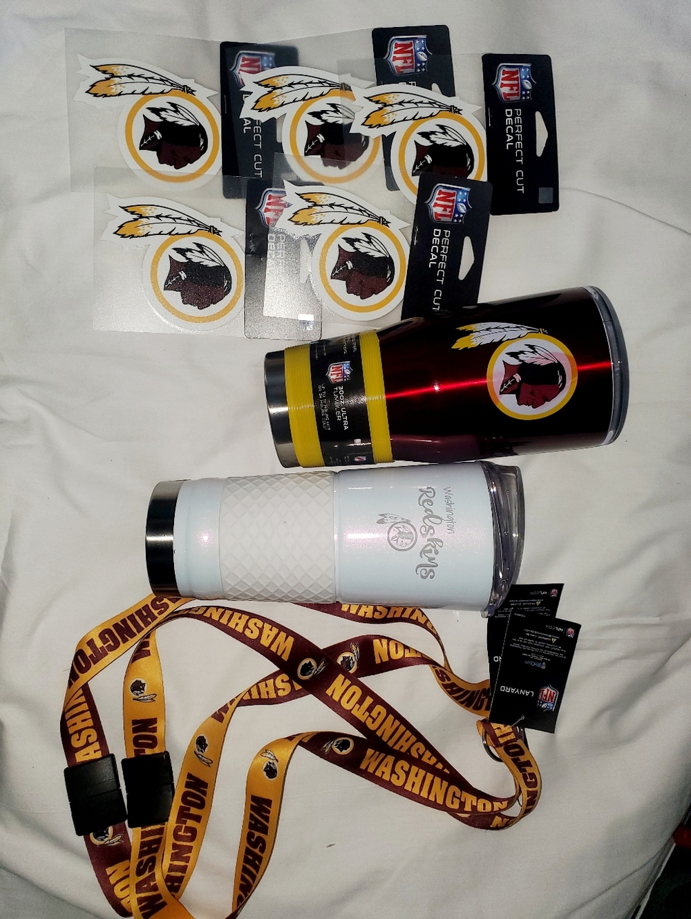 *: 9pc New NFL Washington Redskins Football 2 Lanyards , 2 Tumblers , 5 Decals